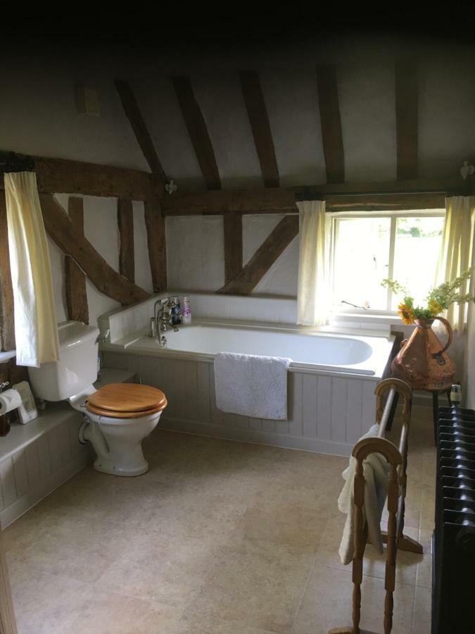 Bumble Cottage B&BStradbroke エクステリア 写真
