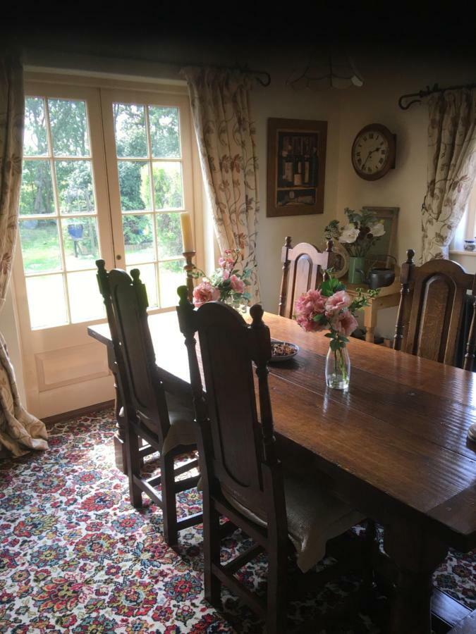 Bumble Cottage B&BStradbroke エクステリア 写真